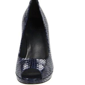Stuart Weitzman reptile pumps size 9